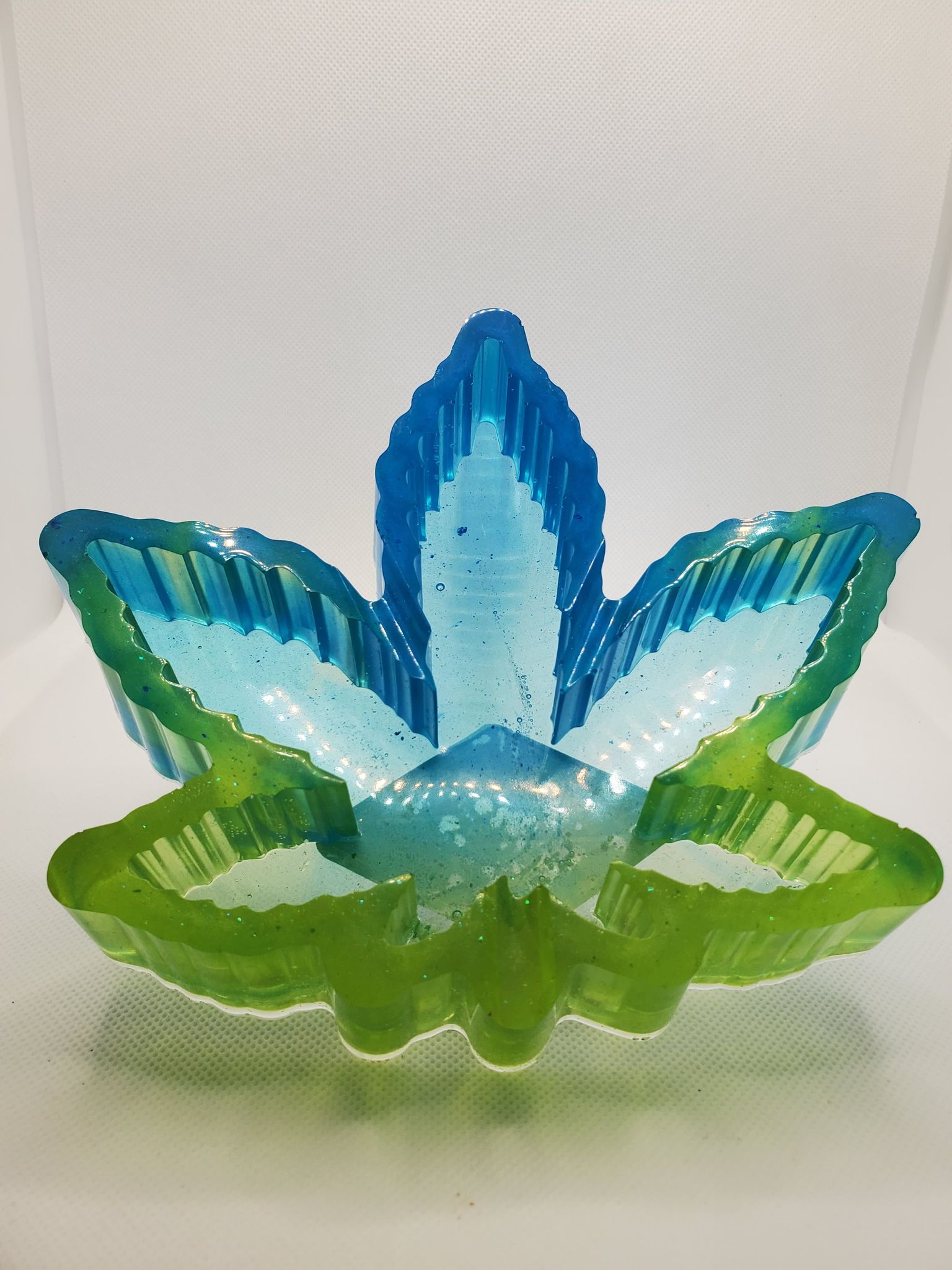 Cendriller Feuille Cannabis